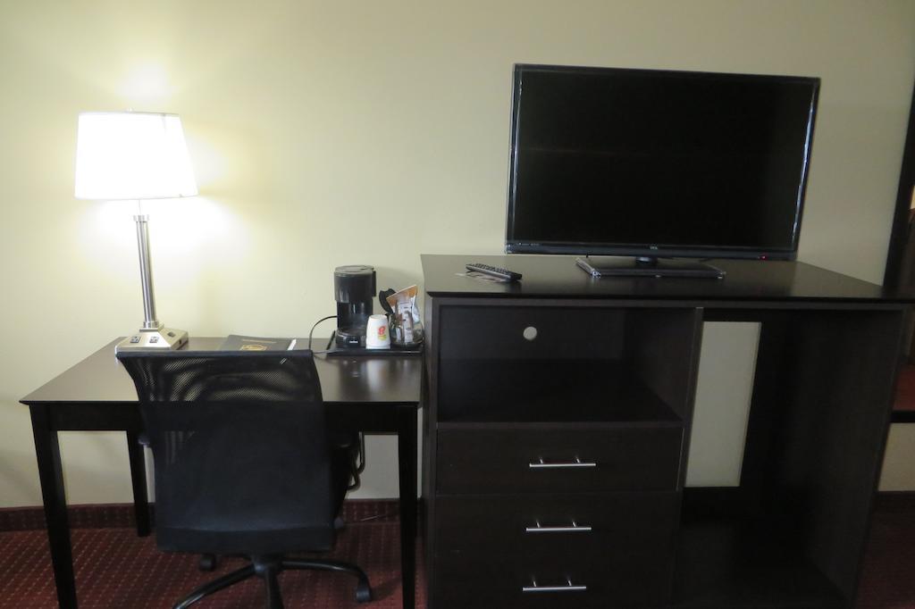 Super 8 By Wyndham Grinnell Ia Habitación foto