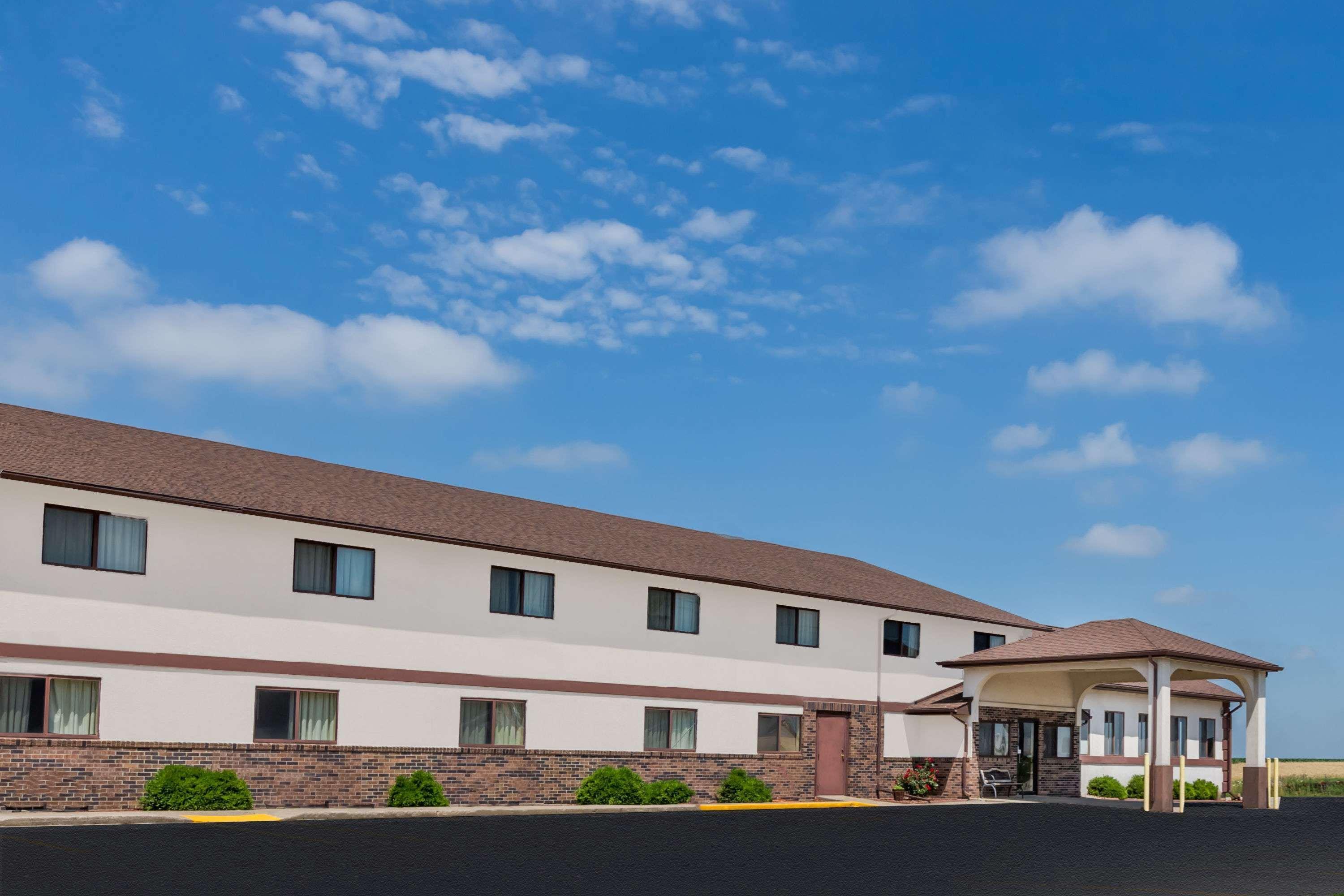 Super 8 By Wyndham Grinnell Ia Exterior foto